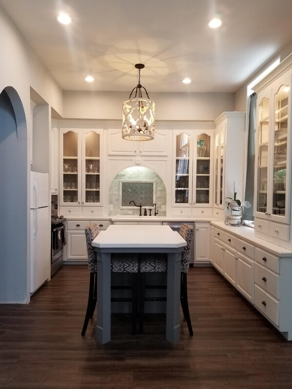 Beautiful kitchen fully stocked for all your entertaining needs!