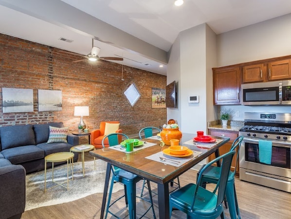 2nd Floor Living/Kitchen