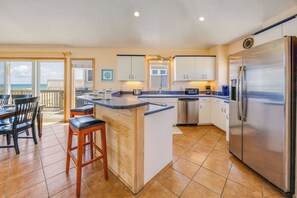 Surf or Sound Realty - 751 - Windows to the Sea - Kitchen -2