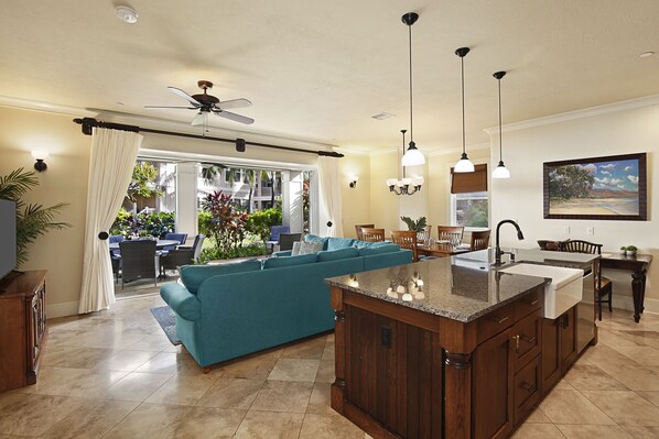 Main living space which opens onto the lanai 