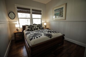 Bedroom 2 queen bed