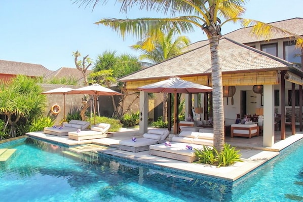 Absolute 3 Bed Beach Front Villa,Pabean;