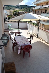 Air conditioning, wifi and wall internet, 150 meters from the sea, 450 meters from the center