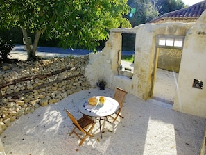 The charming little courtyard to the front of the barn.