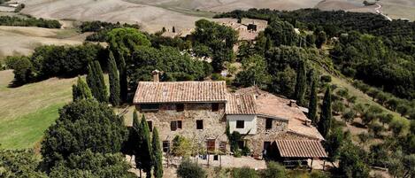 le terre senesi sul fondo