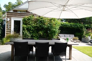 Herrlicher, Sonniger Garten