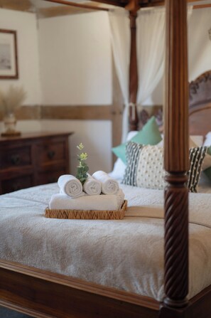 Master bedroom (1)