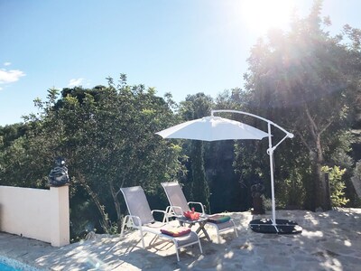"suite Galago" very quiet location, yet only 10 minutes from the beach.
