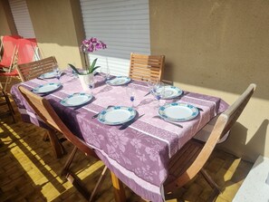 Outdoor dining