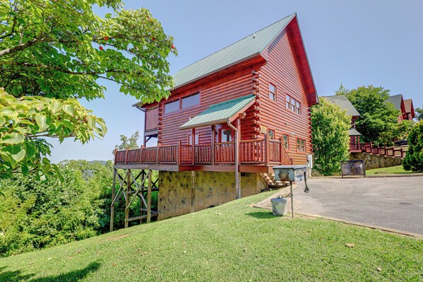 Sevierville Vacation Rental | 2BR | 2BA | 1,568 Sq Ft | Stairs Required