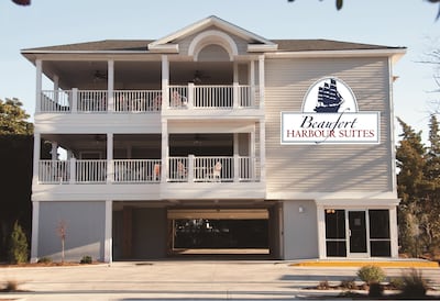  PET FRIENDLY rooms available, short walk to Historic Beaufort Waterfront