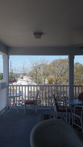  PET FRIENDLY rooms available, short walk to Historic Beaufort Waterfront