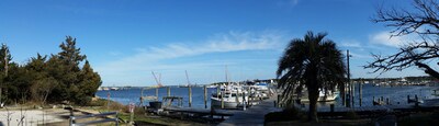  PET FRIENDLY rooms available, short walk to Historic Beaufort Waterfront