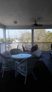  PET FRIENDLY rooms available, short walk to Historic Beaufort Waterfront