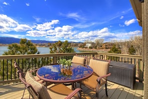 Out door dining, seating for 8