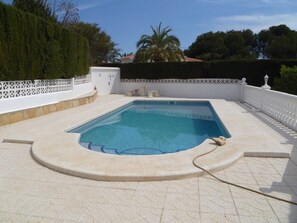 privater Pool mit römischer Treppe