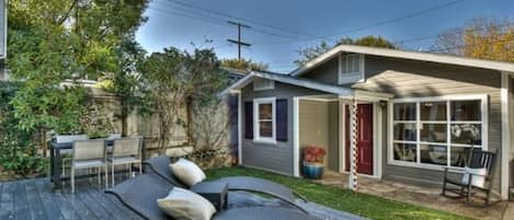 LOCATION, LOCATION, LOCATION, Prime Studio City cottage...