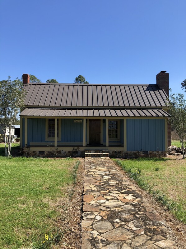 Cute little cabin for a nice quiet getaway