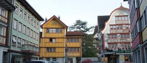 The yellow house