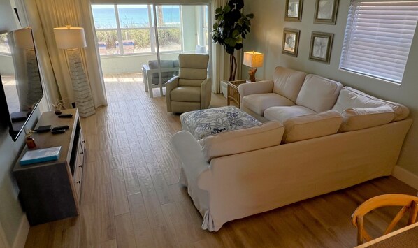 Perfect ground next to clubhouse! just steps out the back door to the beach!