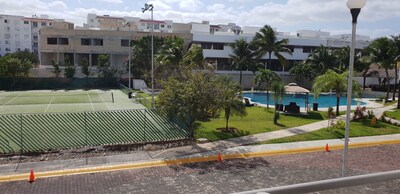 Casa Yikal. Hermosa casa 4 habitaciones (10 pers), 4 piscinas cancha de tenis.