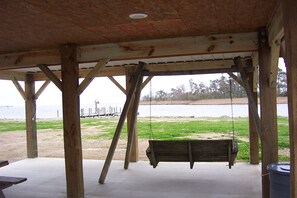 swing under lodge