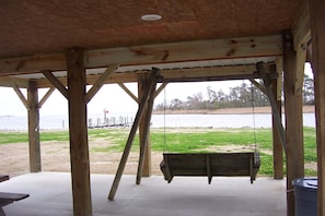 swing under lodge