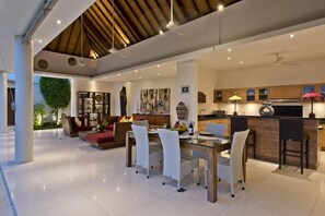 Merayu, Luxury 5 Bedroom Villa, Canggu;