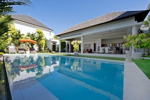 Merayu, Luxury 5 Bedroom Villa, Canggu;