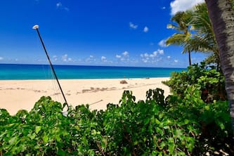 Pipeline Beachfront House that Sleeps 12 Guest.