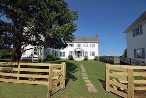 Fully fenced front lawn. A safe play area for young children.