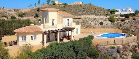 Your lovely holiday home - Villa Pikorua! 