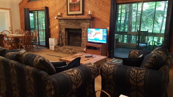 Woodland's Cabin, Living Room with Fireplace