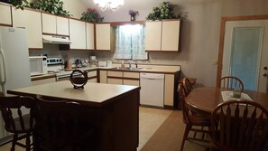 Woodland's Cabin, Kitchen