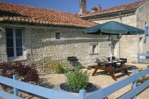 Private front entrance and terrace for La Maison du  Puits