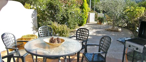 1. cap-roig-resort-costa-dorada-tarragona-ampolla-l'ampolla-casa-aoife-exterior-terrace-dining-area-spain-holiday-holidays-vacation