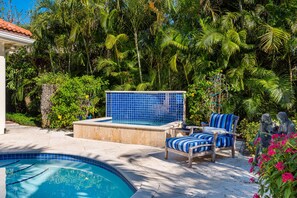 Heated spa with water spill and jets