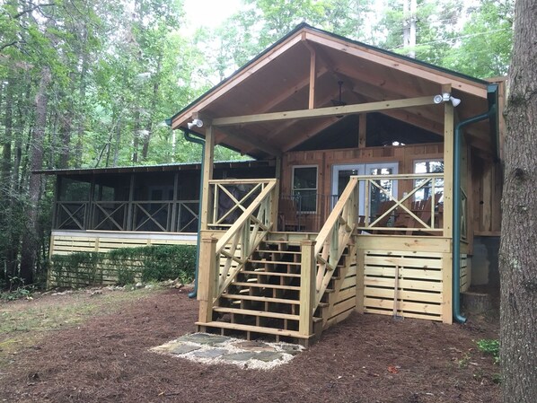 Back of cabin facing lake, with screen porch to the left and covered deck 