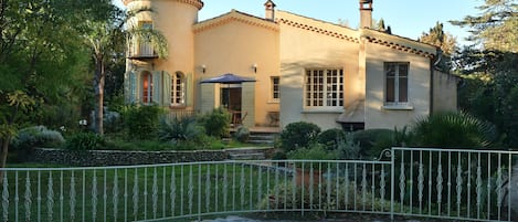 Villa façade côté Jardin