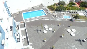 Terraço comum e piscina