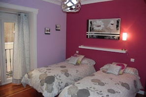 twin bedroom