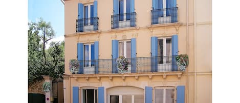 House-Front-House-South-of-France