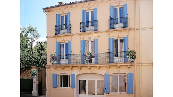 House-Front-House-South-of-France