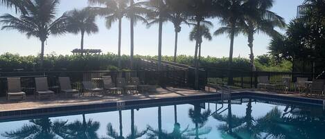 OCEAN FRONT pool