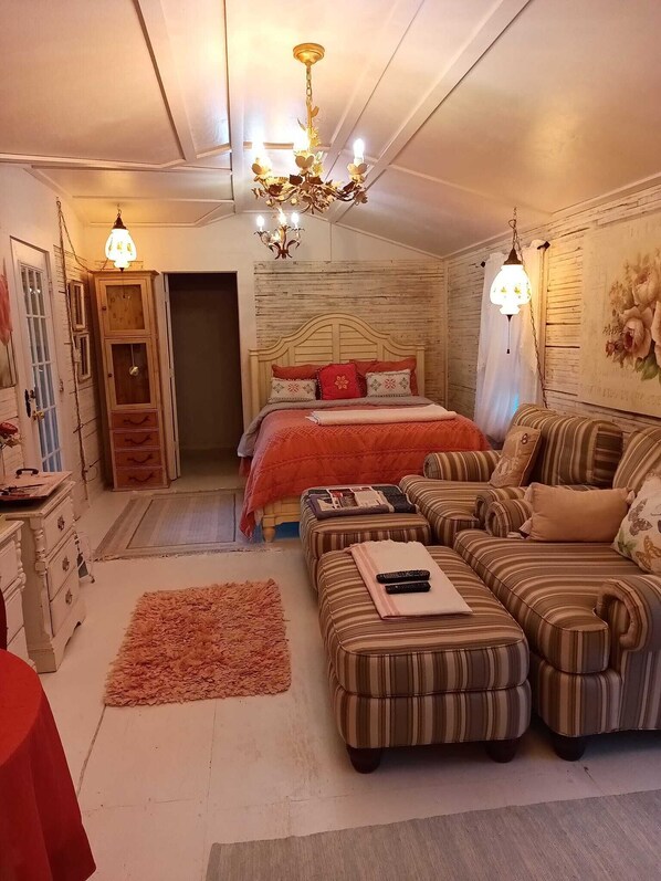 QUEEN BED