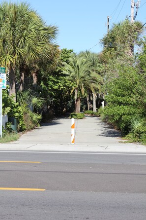 10th Street Beach Access