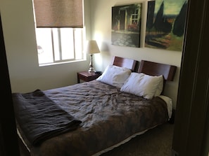 Guest bedroom #1