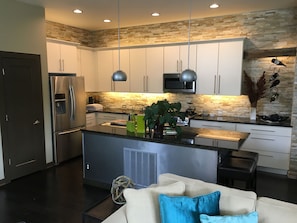 Kitchen (open floor plan)