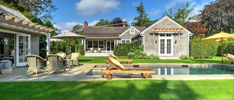 Pool with spa and pool house