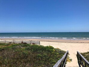 End of street beach walkover close by!